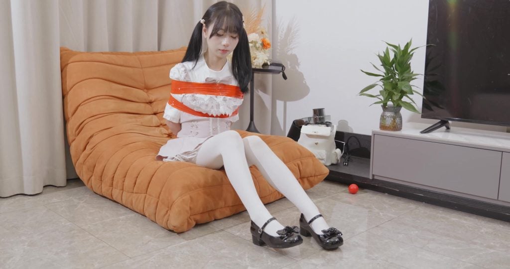 【红鲤鱼】白丝萌妹子被捆绑抓起来测试-视频-5元站