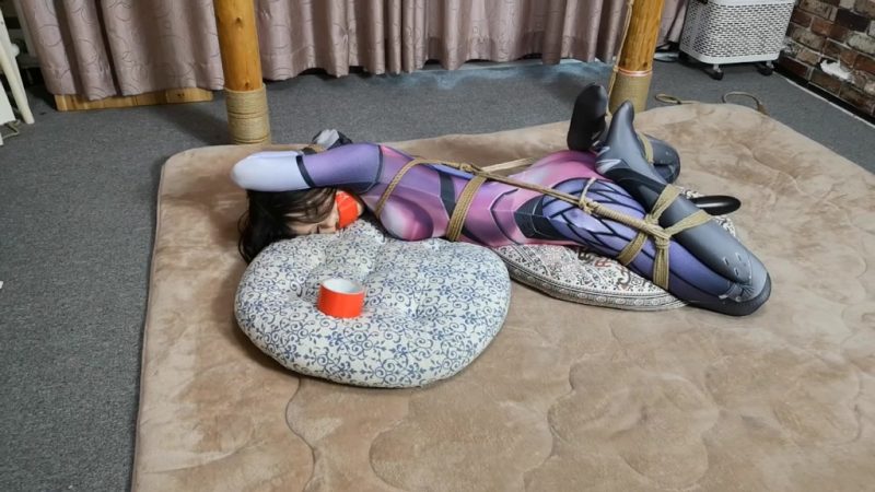 【随心原创】车模江奈cos守望先锋黑百合 开腿堵嘴蒙眼 强制G潮 完事还觉得很爽-视频-5元站