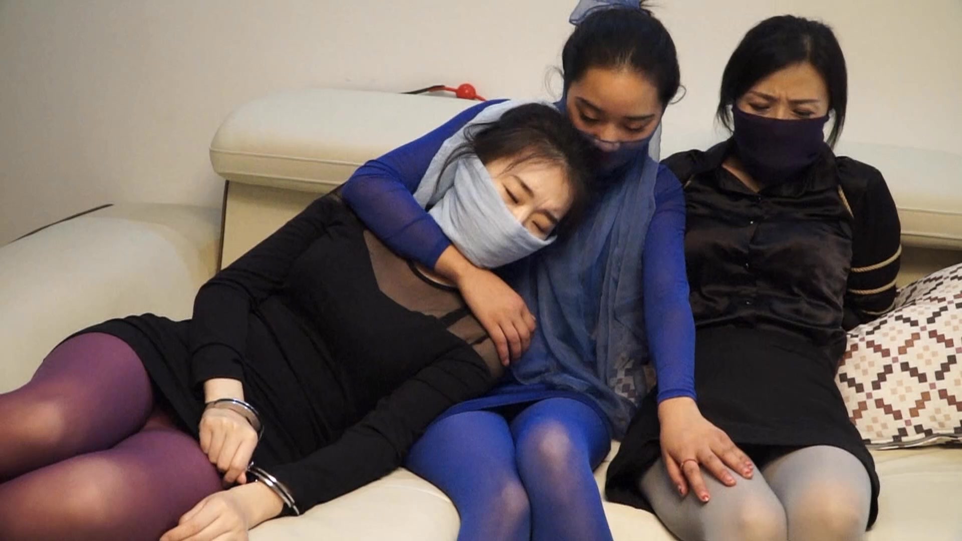 图片[1]-【逍遥】美女李然,王玉卓和董倩的蒙面捆绑镣铐堵嘴作品 - 视频-5元站-视频-5元站