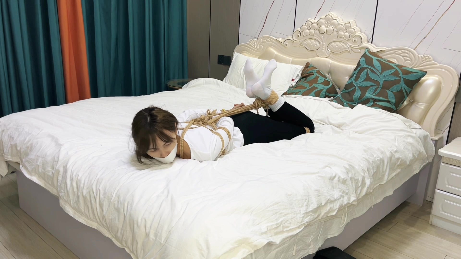 图片[2]-【默示录】【TT】瑜伽裤+白袜，胶带、口球轮番使用~ - 视频-5元站-视频-5元站