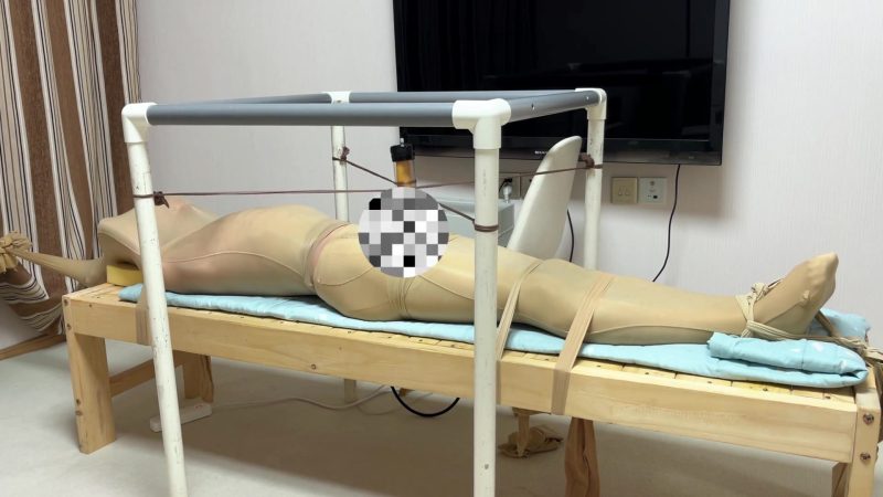 【黑魔法师】新的丝袜全包玩法 被丝袜狠狠包裹抓住无法动弹，榨汁机上下吞吐小J，被丝袜抓到的小哥只能哀嚎。有捆绑过程！-视频-5元站