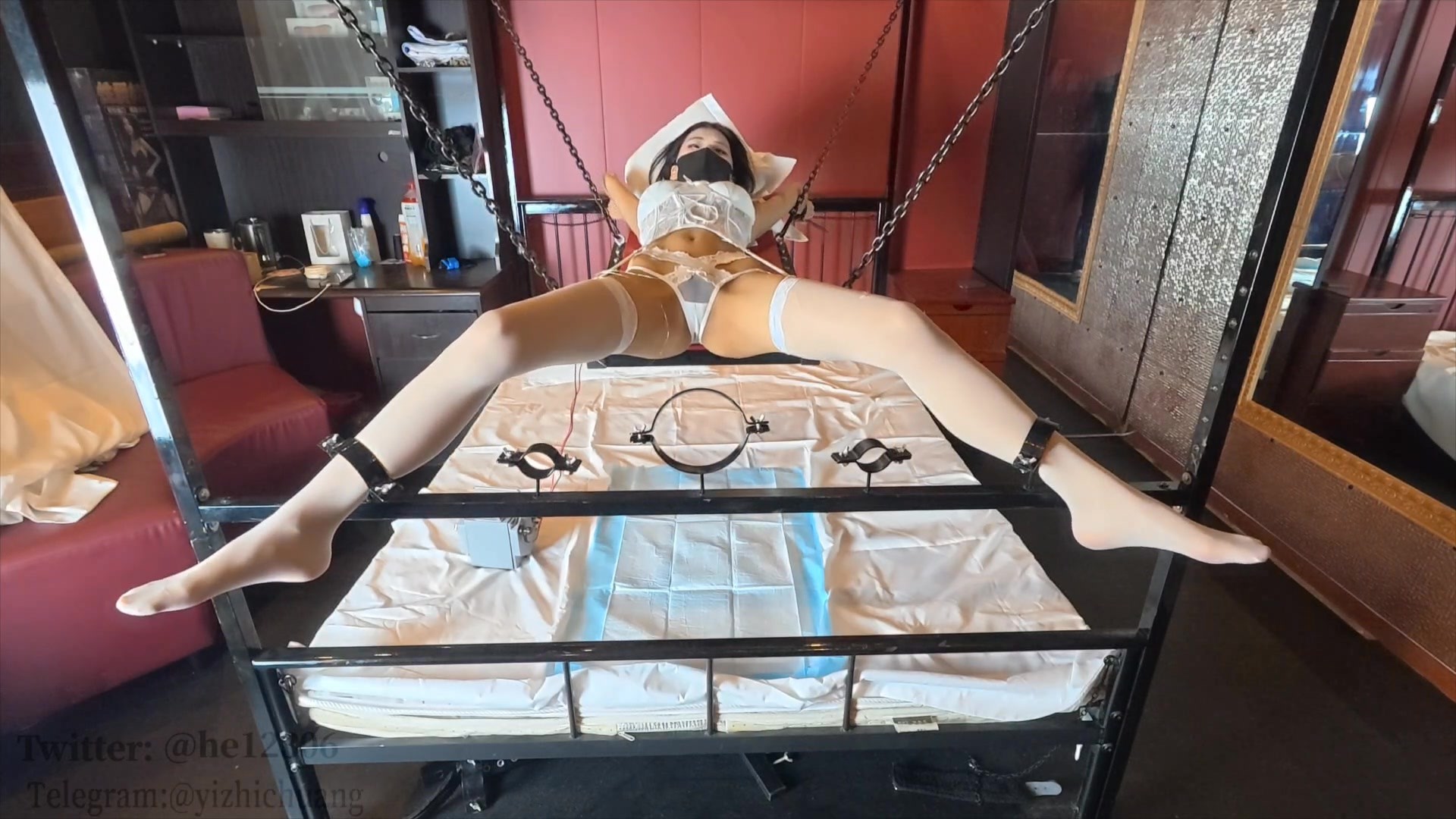 图片[3]-【意之窗工作室】汤圆 纯白花嫁］后手吊缚+透明亚克力箱固定+大字吊床固定+强高+失禁 - 视频-5元站-视频-5元站
