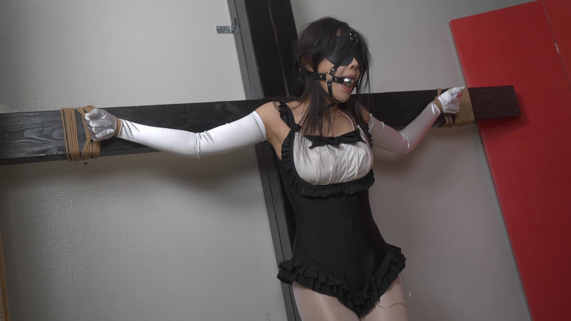 图片[2]-【象人工作室】小0-白丝女仆装，柱缚&十字架，女仆小惩罚 - 视频-5元站-视频-5元站