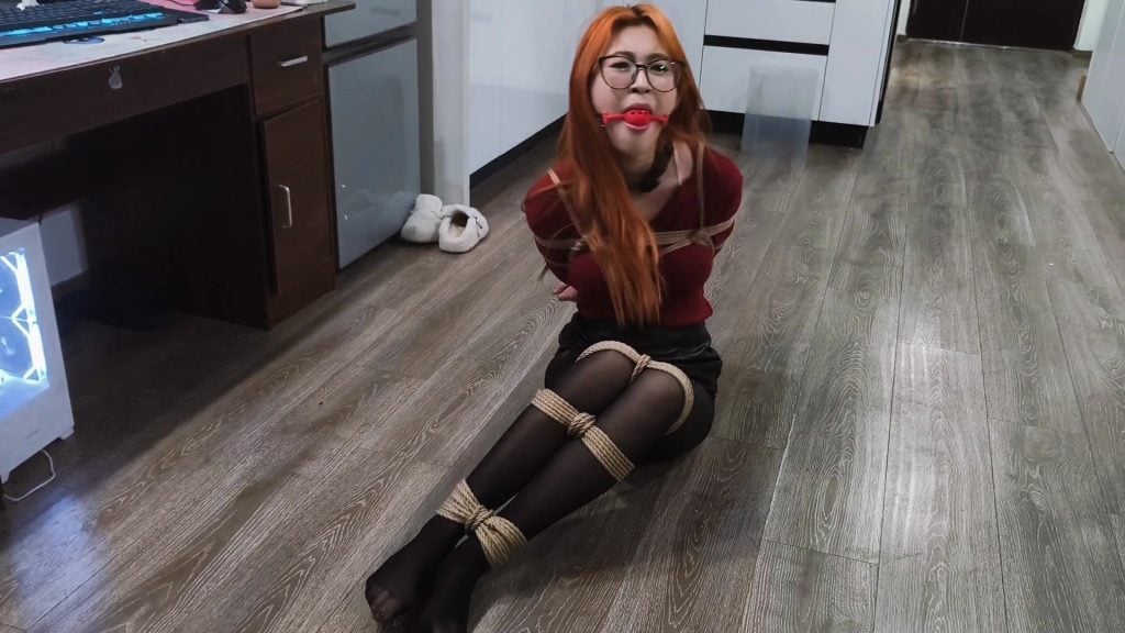 【禾一原创】《秘书》刚毕业的小美找到一份秘书的工作，但第一天上班的她就被上司下了药，有些事只有零次和无数次-视频-5元站