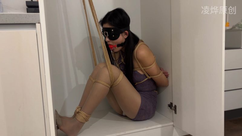 【凌day】舒宁遇险（白衬衣+牛仔裤+长靴；紫色旗袍+灰丝）-视频-5元站