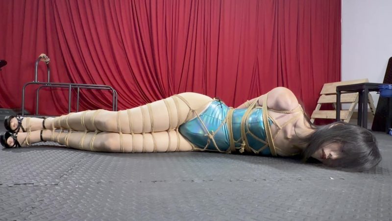 【面具男】邀请极品伪娘七七来表演极致紧缚绑架脱缚教程，超难受直臂开腿墙缚！后高手超紧直臂极限驷马！教学失败只能被惩罚榨干！-视频-5元站