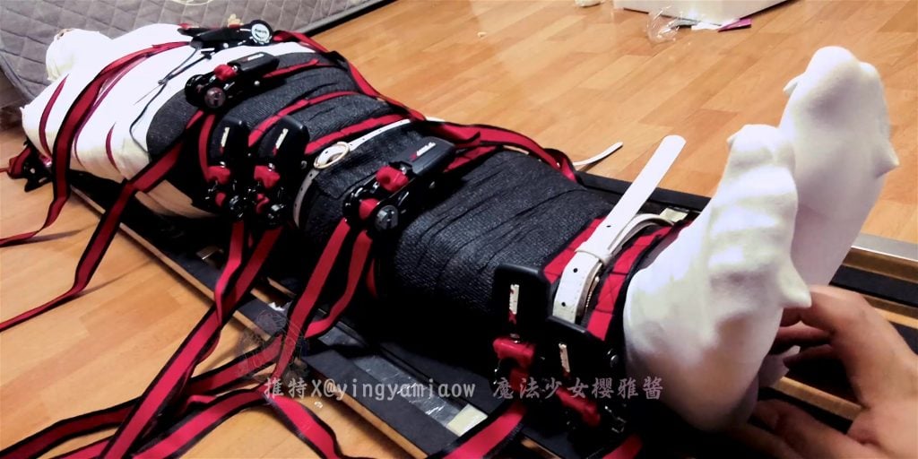 【紧缚少女樱雅酱】K9，吊缚，铁板固定全包！鞭打+棒棒+呼控+挠痒 不断挣扎~-视频-5元站