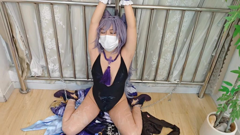 【苏苏】刻晴泳装凌辱续，牵引行走，滋niao，JY涂满固定在栏杆上口，晕倒拖走-视频-5元站