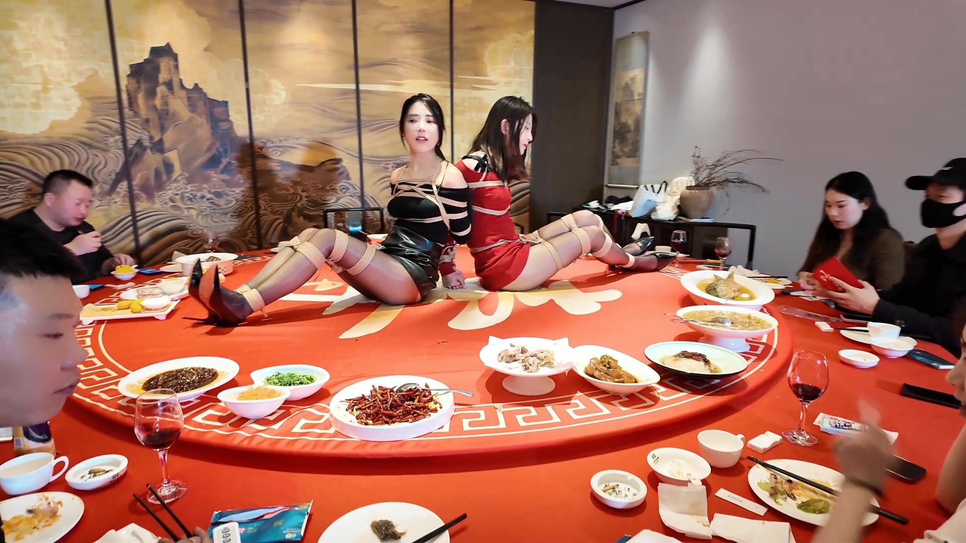 图片[1]-【一绳所爱】餐桌红包游戏（上） - 视频-5元站-视频-5元站