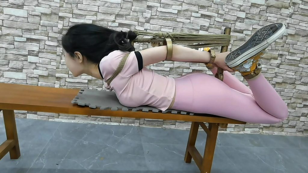 【HD飞天】艺仙儿K9架禁锢臭鞋捂嘴TK,电击强制高潮-视频-5元站