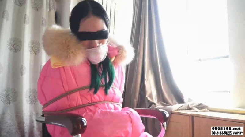 【逍遥】《冬日嫉火01》这次来个符合季节装束蒙眼堵嘴捆绑。 -视频-5元站