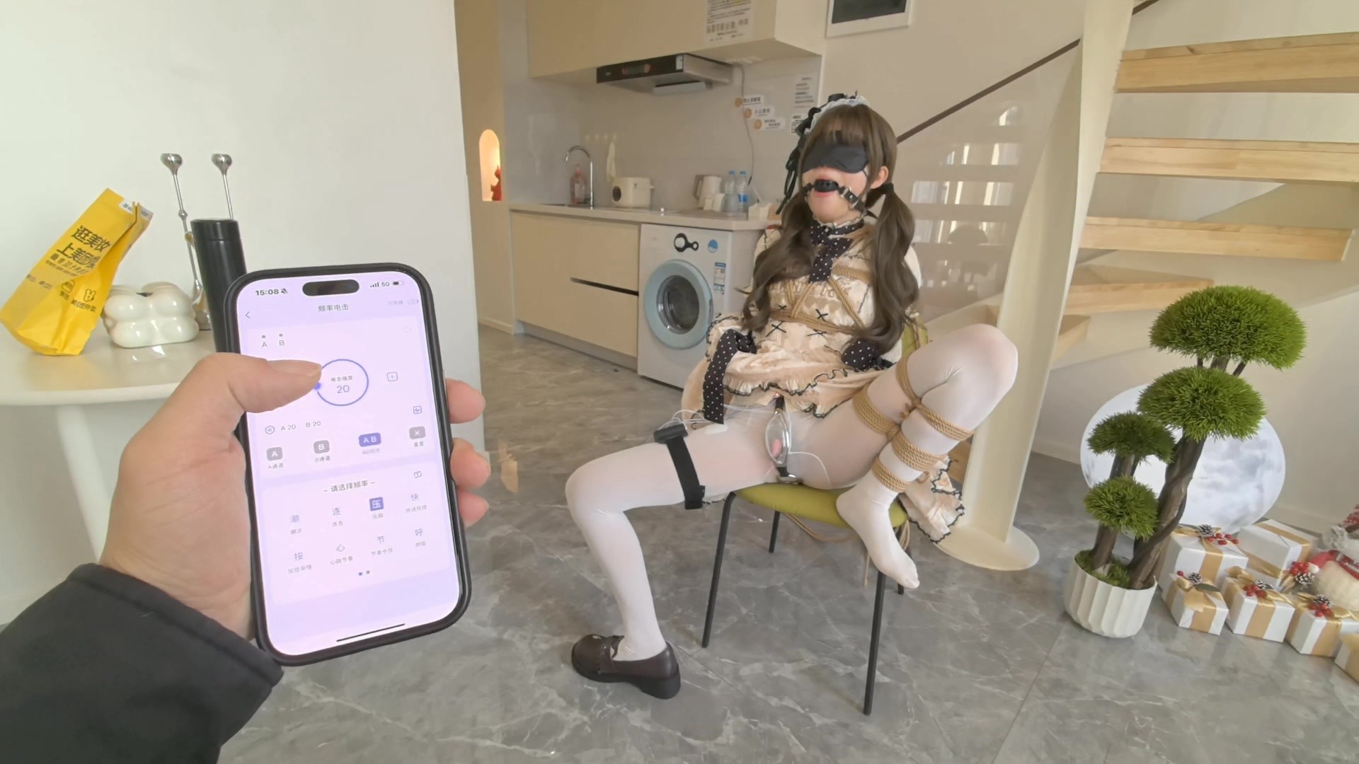 图片[1]-【FXX】◤暴走的小萝莉◢禁欲只是为了更大程度的释放欲望 无内白丝的裸露羞耻 超长时间P机的循环强高 驭马匍匐 三洞齐入 负压瓶内越来越稀薄的空气最为压迫 - 视频-5元站-视频-5元站