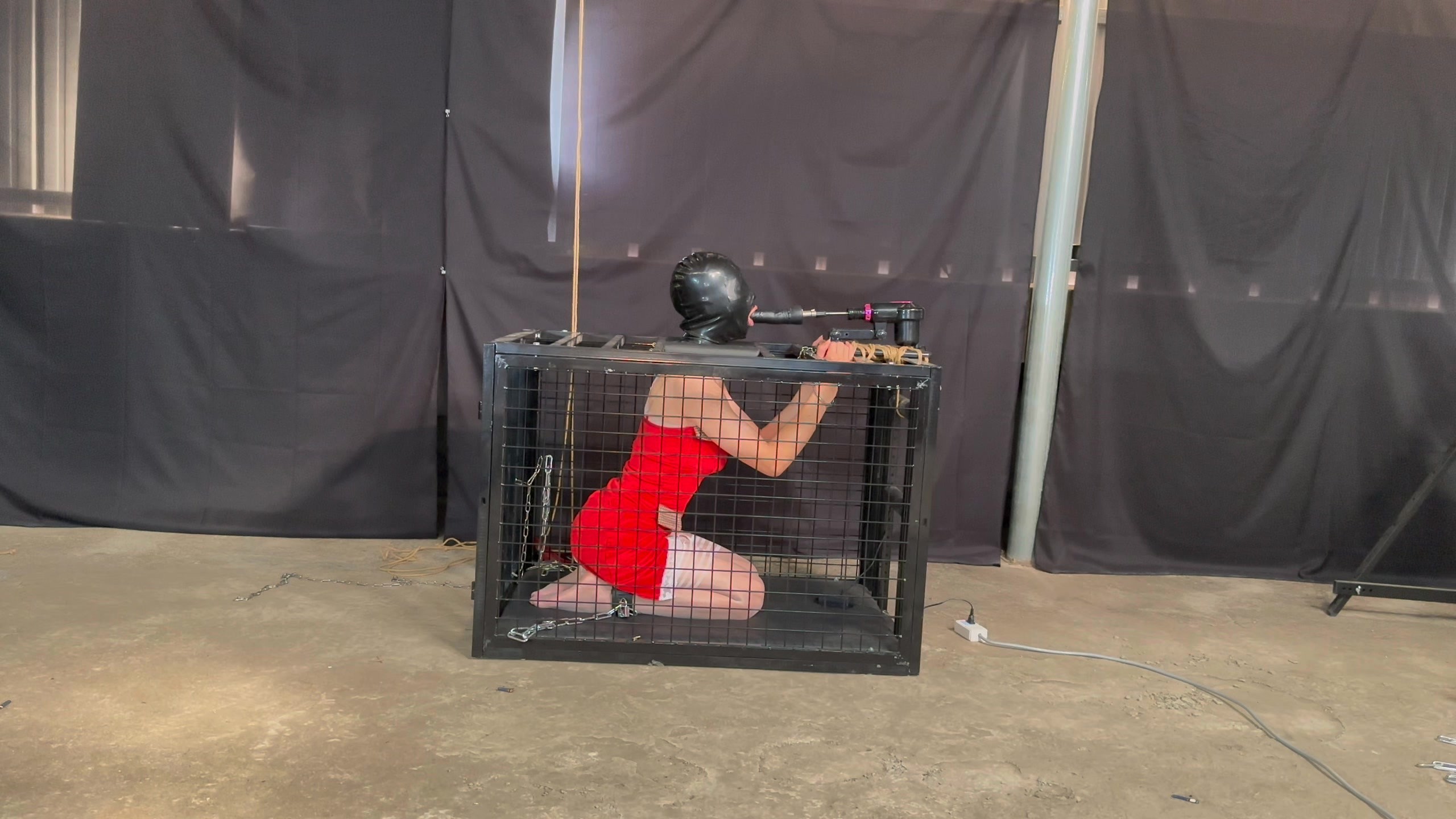 图片[1]-【瓜小菜】狗笼强制深喉+zdb三角架+hx面具pj  - 视频-5元站-视频-5元站