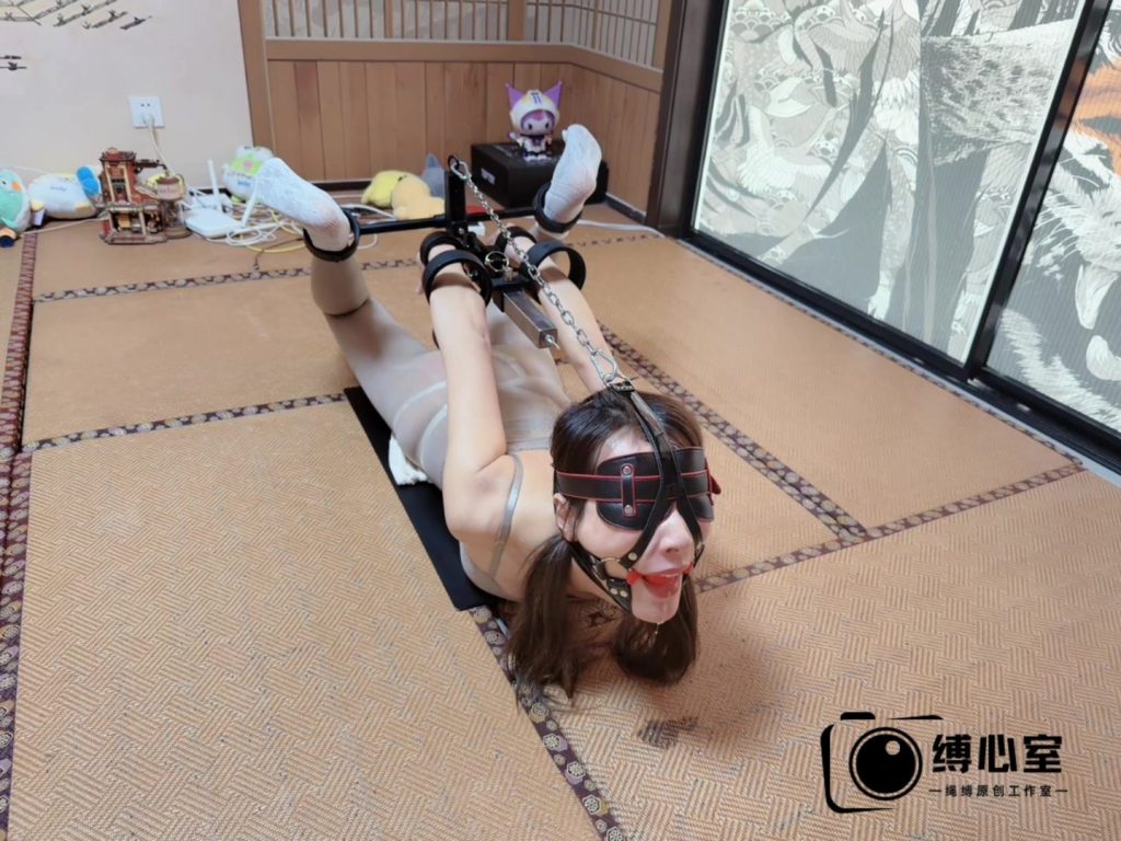 【缚心室】175长腿女神灰丝小白袜后手直臂拘束架体验，啵啵贝+TK折磨，秒C神器名不虚传，话匣子完全打开，7分钟的感受采访-视频-5元站