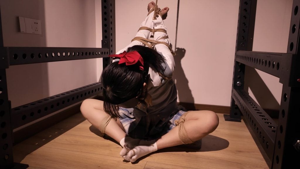 【凛凛蝶】《少女口水实验》-第一集 海砂（柠檬塞口窒息）———脚趾捆绑，一直狂流口水干呕窒息-视频-5元站