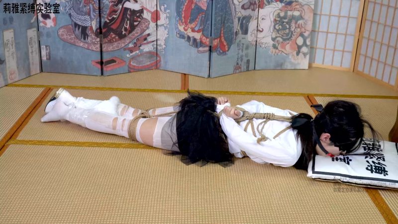 【莉雅】独居少女的劫难（一） DID/SP/紧缚/吊缚/白丝/靴子/蛋蛋/棒子-视频-5元站