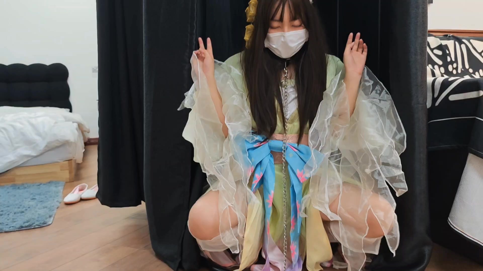 图片[2]-【苏苏】娜可露露镣铐项圈跪爬，啵啵贝小狗蹲m腿捆绑强高 - 视频-5元站-视频-5元站