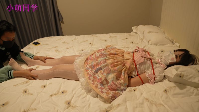 【小萌同学】被舍友杀害玩足-视频-5元站