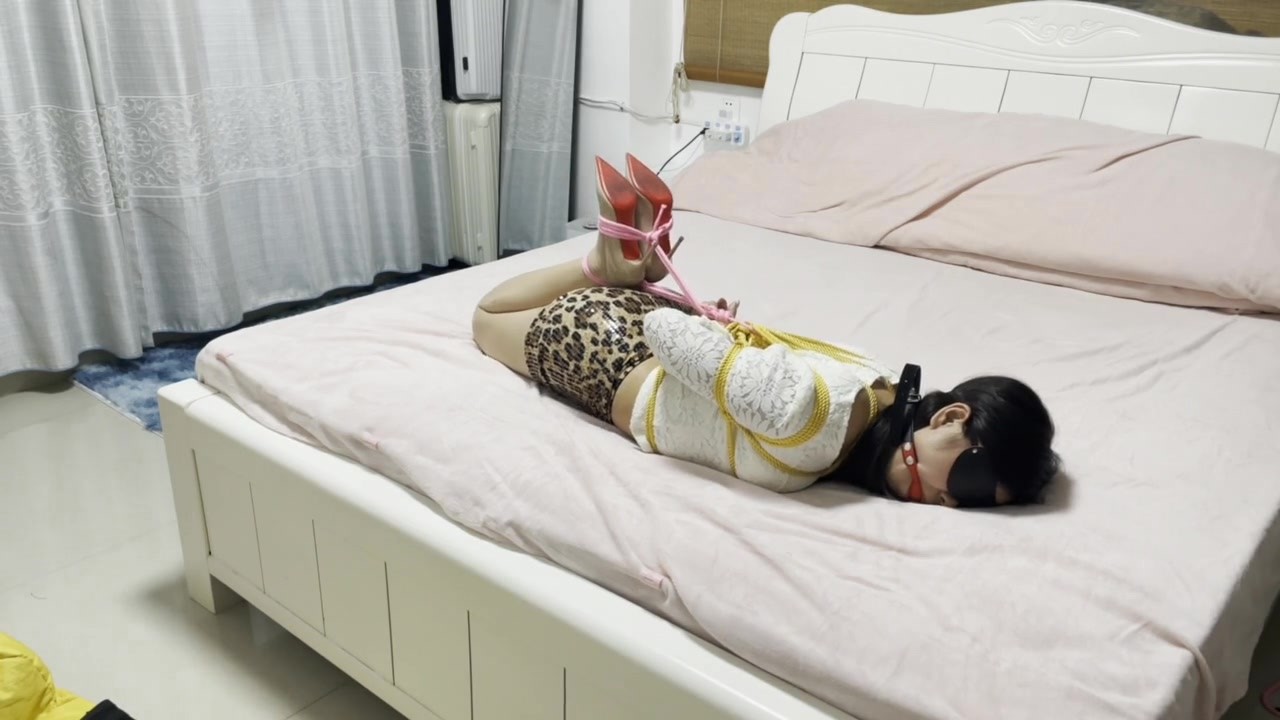 图片[1]-【金垚创作】豹纹高跟，极限驷马，布袋麻袋挣扎 - 视频-5元站-视频-5元站