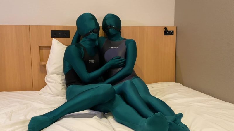 【zentai】緑ZENTAI同士がいちゃいちゃしてた-视频-5元站