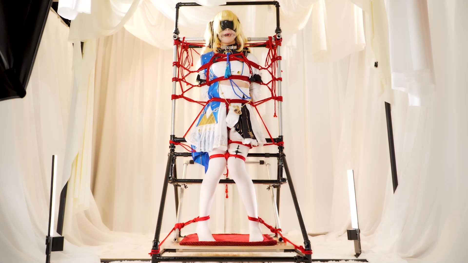 图片[1]-【人间牧场】【拘束屋】第三期，在拘束架中被完全拘束的菲比 - 视频-5元站-视频-5元站