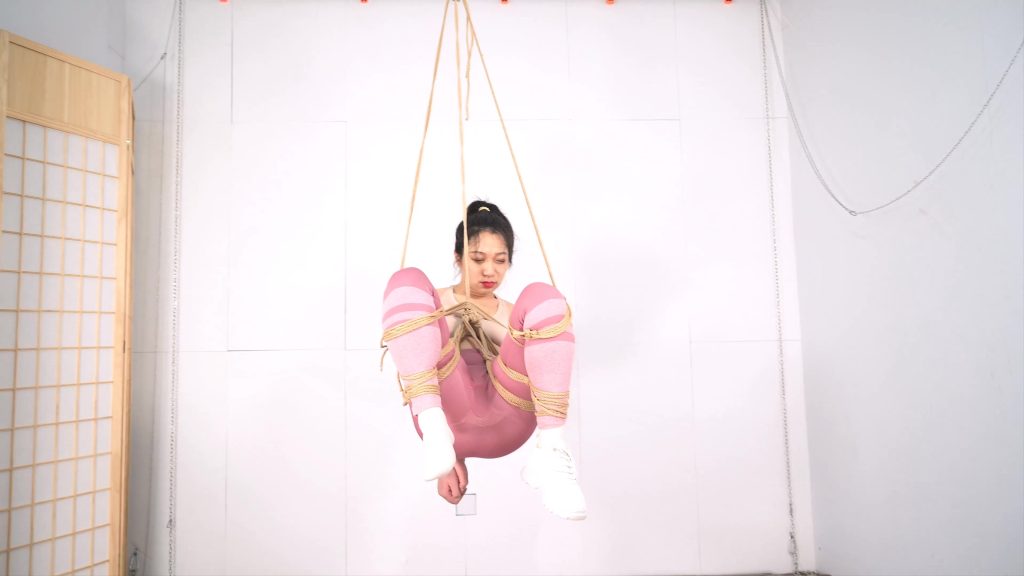 【撒琅】沐小雨教科书式腰腹吊，姿势变化无穷--瑜伽服、棉袜、运动鞋、悬吊、TK、筋膜枪-视频-5元站