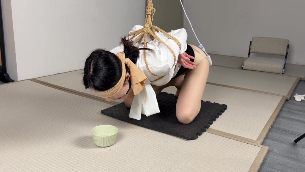 【眼眸出品】《日式反绑加灌C喷射123》-视频-5元站