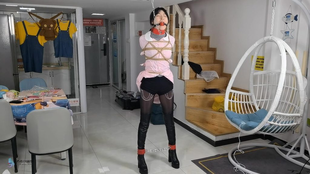 【JS】【欣妍】《诊所风波》护士因没穿工鞋而引发的一场风波/口球堵嘴/直臂捆绑/皮质脚铐/棒棒刺激-视频-5元站