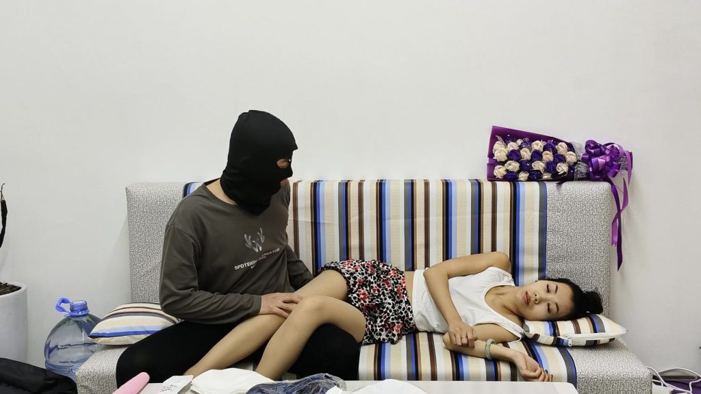 【睡美脚】【诺米的午后劫难】鼓掌|昏迷横抱|胶带封嘴|反复捂晕翻白眼|TK闻脚|肉丝捆绑-视频-5元站