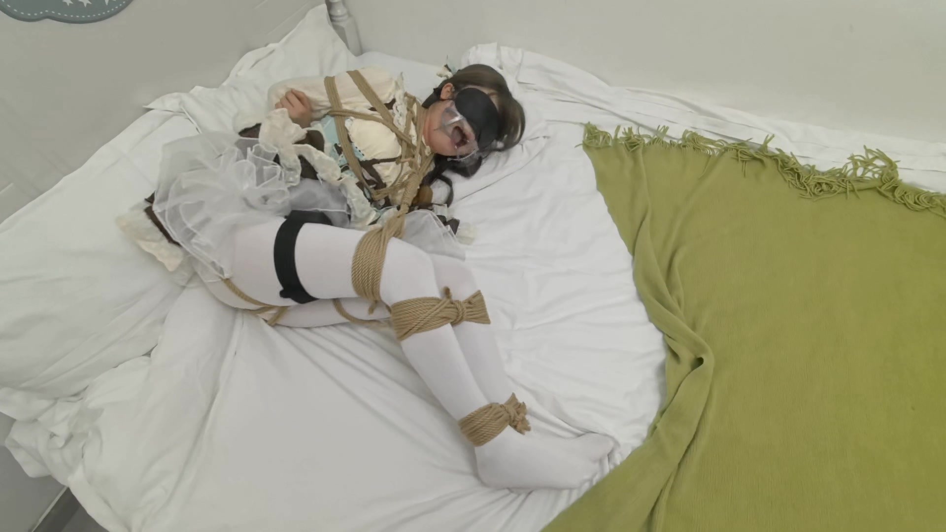 图片[3]-【FXX】◤暴走的小萝莉◢她说：我想体验众目睽睽下的羞耻感，内置震动✙贞操锁✙电击器✙肛塞狐尾✙口爆✙内裤堵嘴买奶茶，户外羞耻TJ，驷马✙P机，跪立✙P机✙SP皮鞭猛抽 - 视频-5元站-视频-5元站