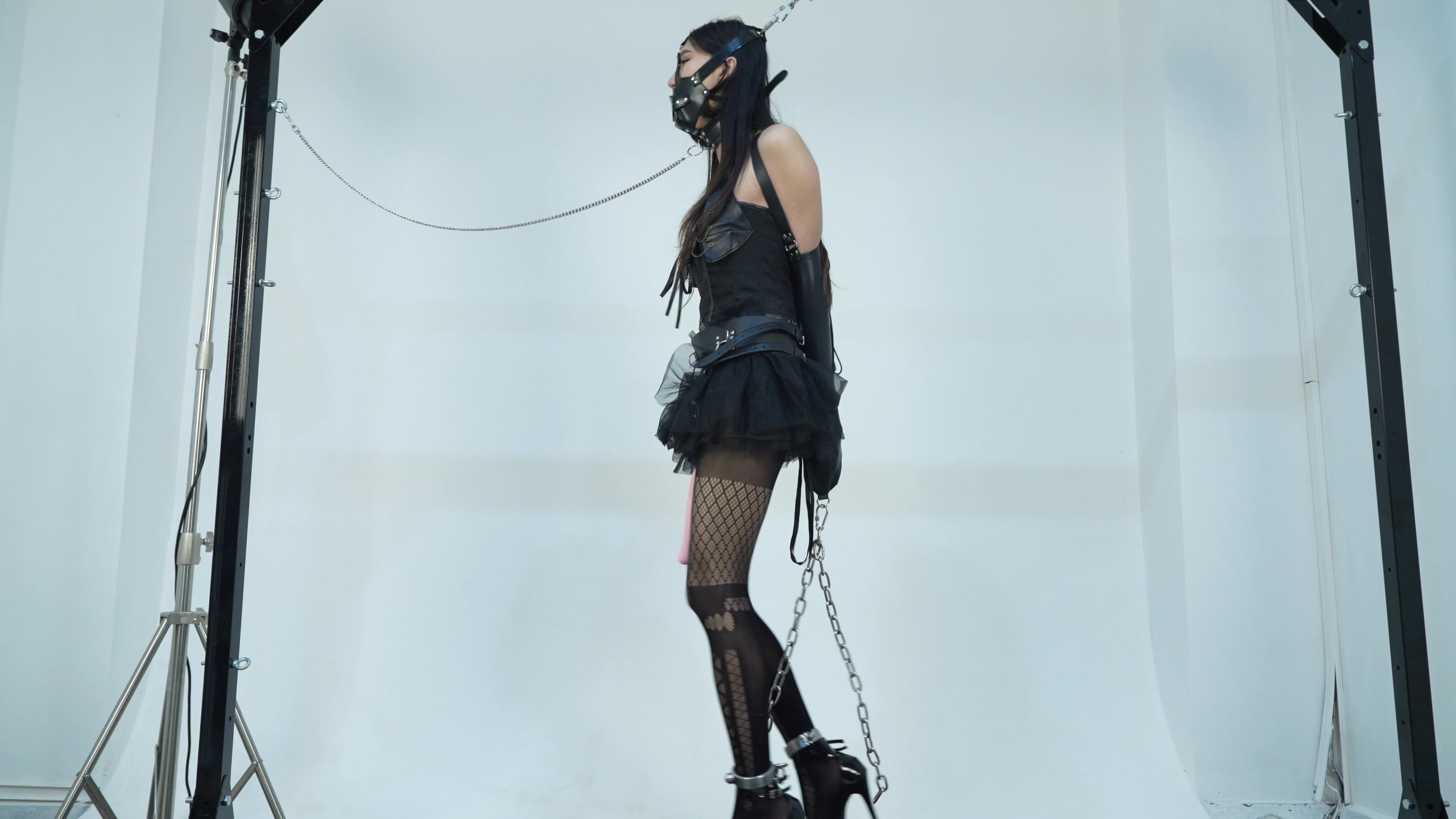 图片[1]-【四季屋】《跑步机系列》伪娘跑步机训练 单手套+镣铐+棒子+口球 - 视频-5元站-视频-5元站