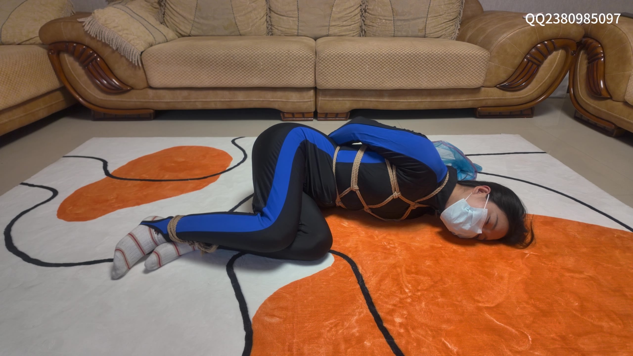 图片[1]-【道士下山】恐惧绝望的气球 把气球套在头上 失败了好几次 最后成功了 绝望的空间 差一点吓死模特 呕吐+呼吸训练+皮鞭 - 视频-5元站-视频-5元站