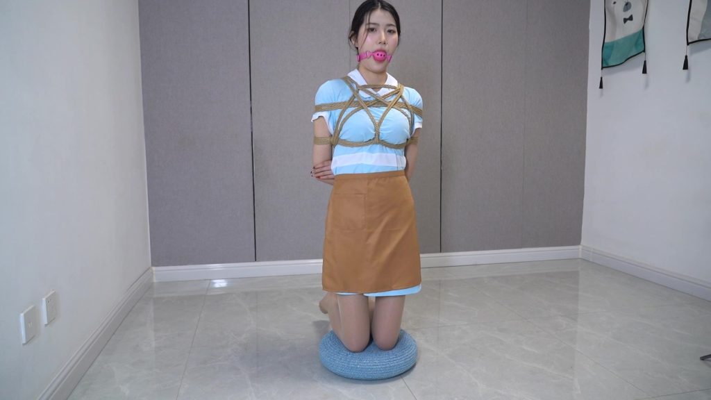 图片[2]-【灰太狼的羊】好利来女仆反手接小恐龙，惩罚环节鼻涕口水直流【紧缚＋口球＋驷马缚＋挠痒痒】-视频-5元站