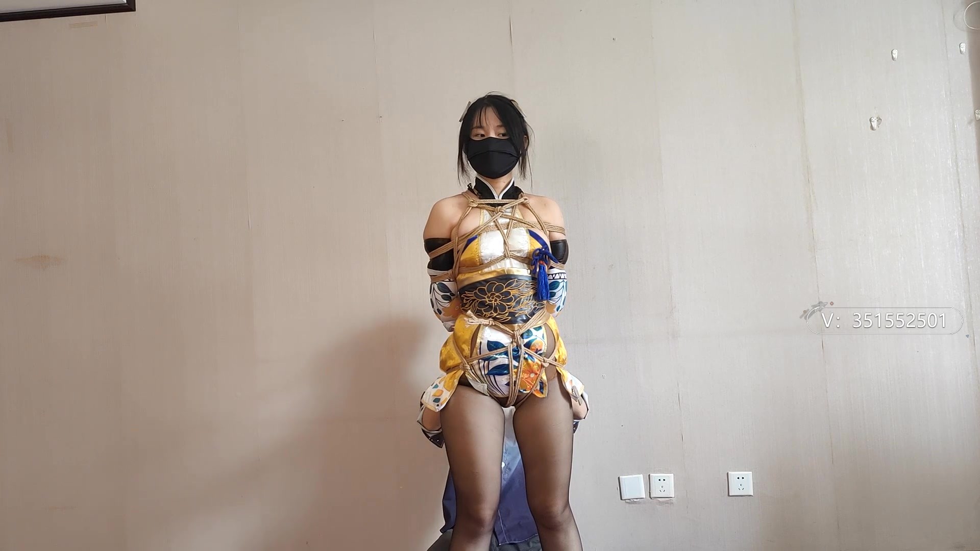 图片[2]-【一绳所爱】瑶瑶很漂亮的Cosplay服装全身紧缚 - 视频-5元站-视频-5元站