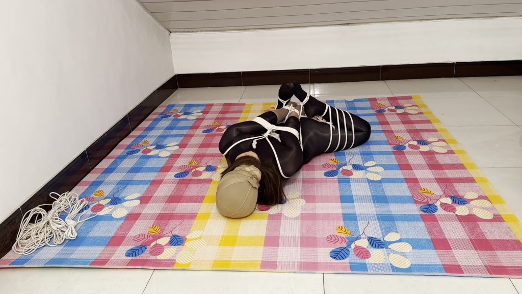 【M妻】连身黑丝放置 - 视频-5元站-视频-5元站