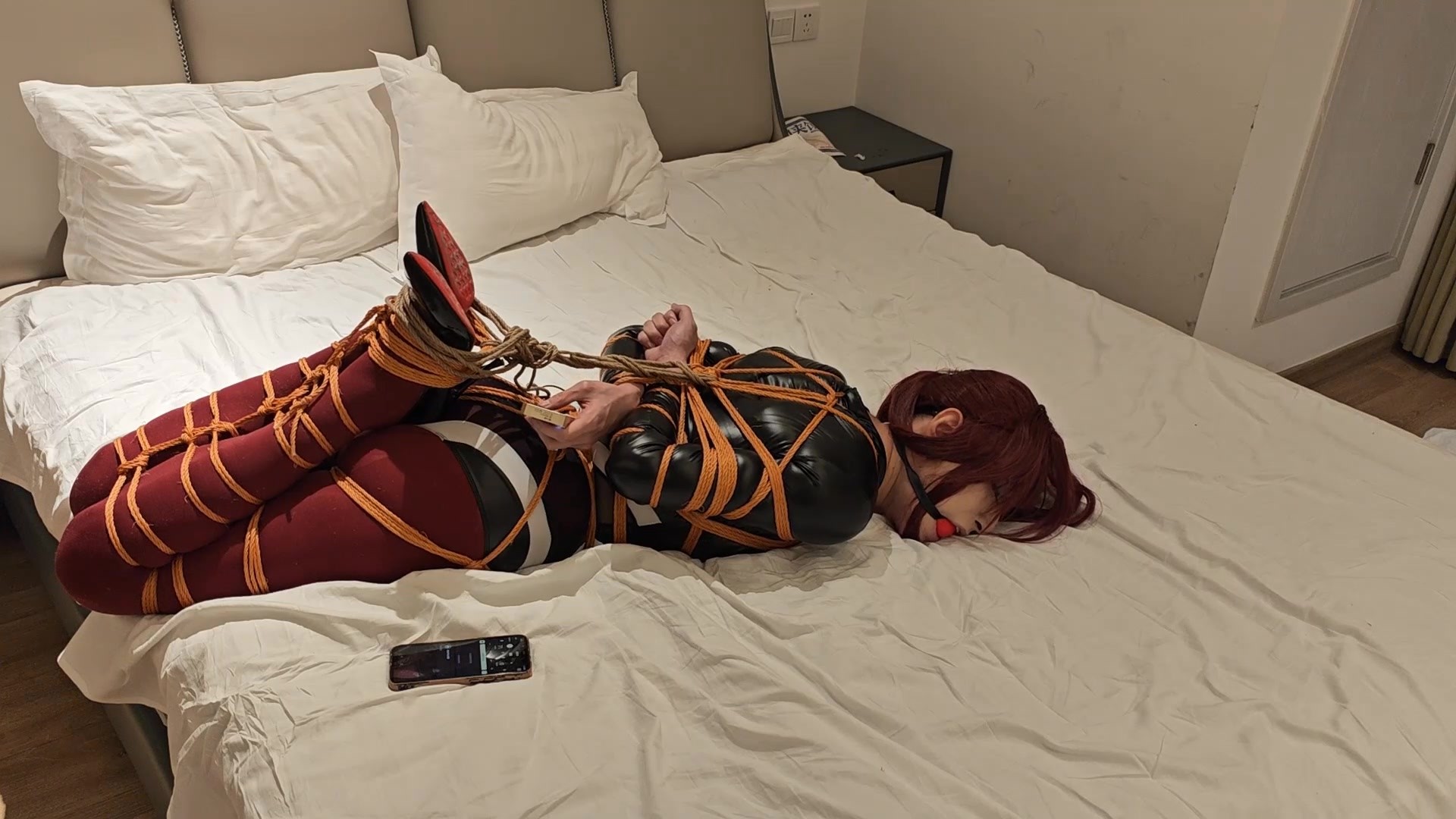 图片[1]-【此间鸽者】卡芙卡赛车服cos紧缚电击训练 - 视频-5元站-视频-5元站