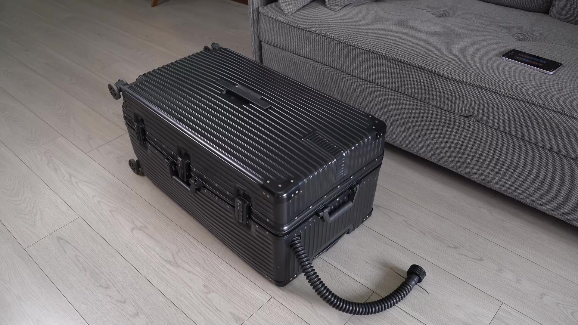 图片[1]-【闪闪工作室】密封真空装箱，呼吸制御中杂物房放置 - 视频-5元站-视频-5元站