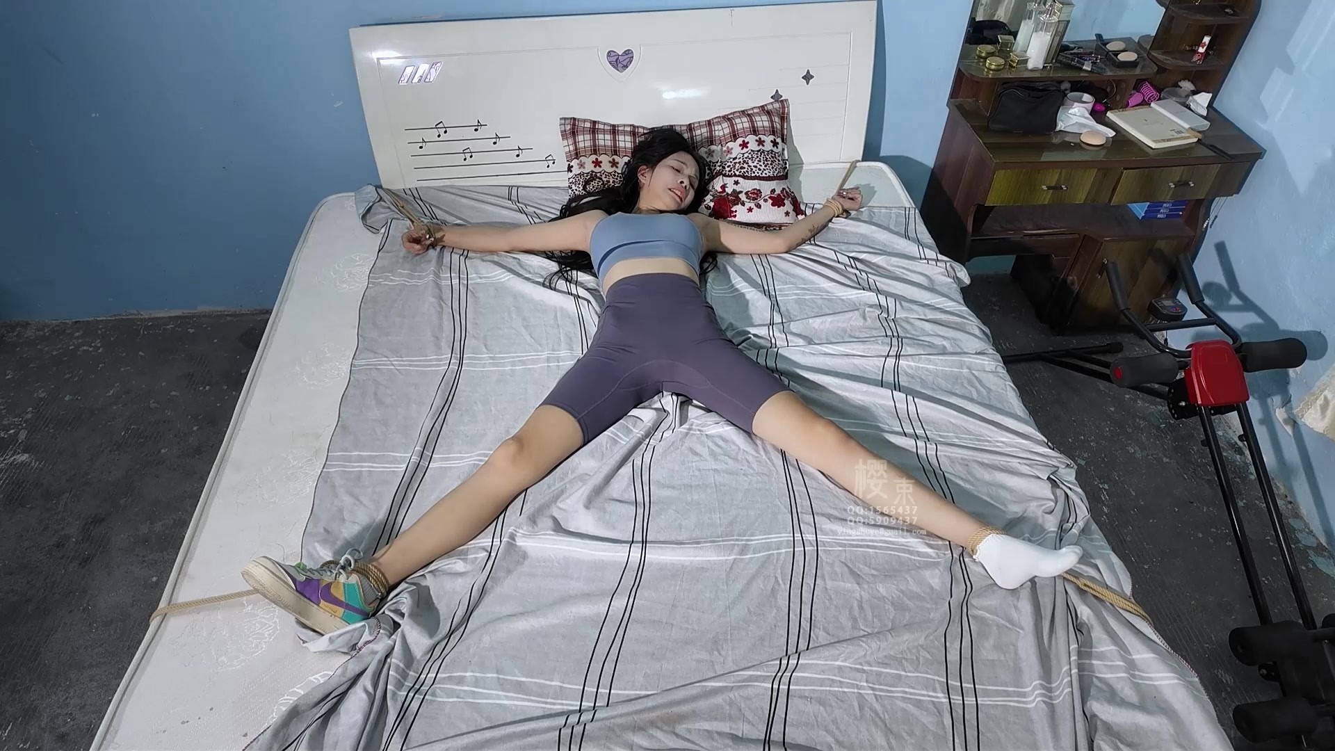 图片[1]-【樱束原创】《小偷的泄愤》女博主在家健身被邪恶歹徒入室抢劫起了色心将她捂晕大字捆绑在床上对她上下其手！见她醒来反抗激烈就给她全身挠了个遍怕痒的她只能不停求饶挣扎直至脱力.. - 视频-5元站-视频-5元站