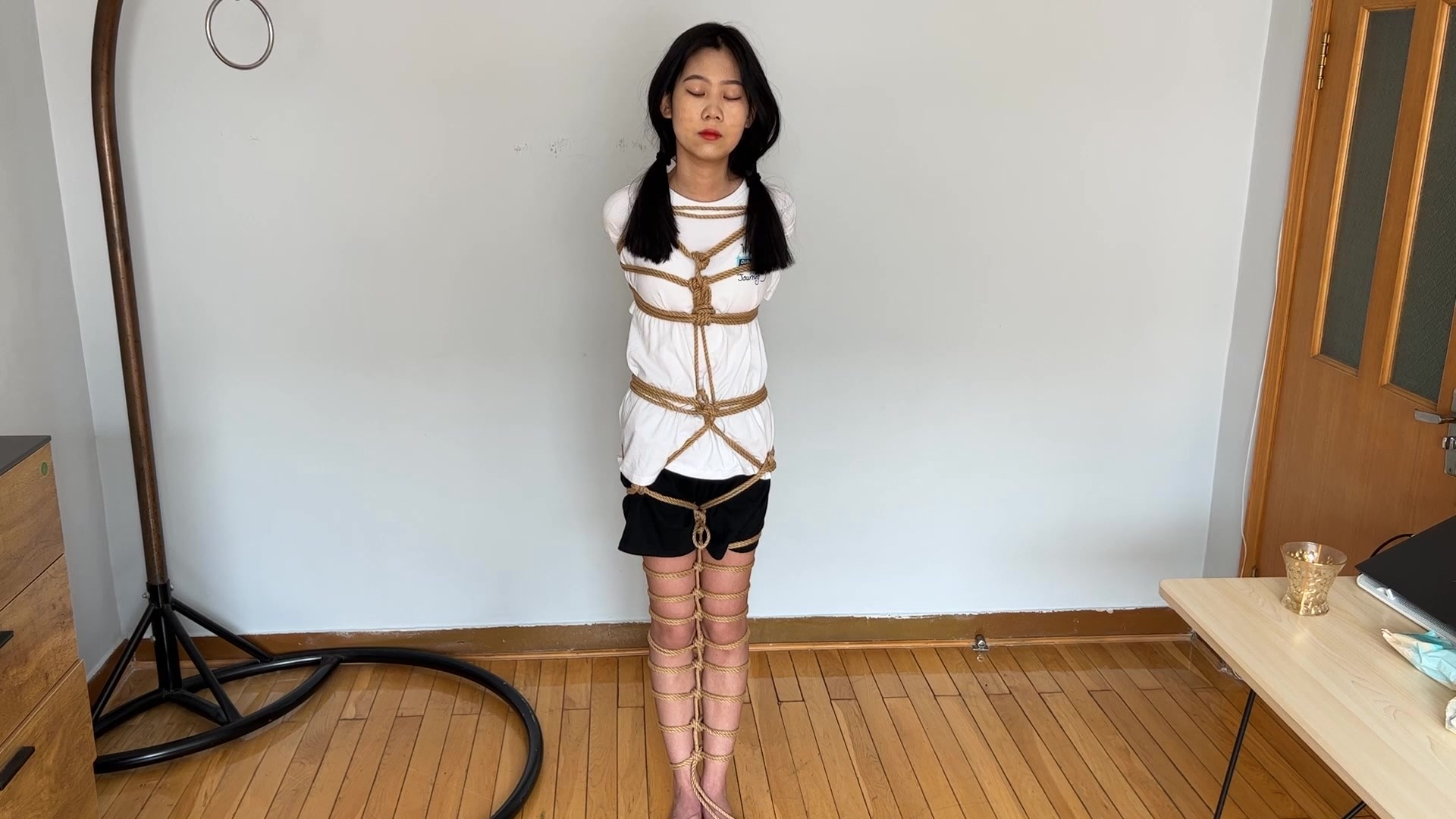 图片[2]-【玩奴原创】超紧捆绑试绑，超可爱妹妹的首次体验，超紧放置！ - 视频-5元站-视频-5元站