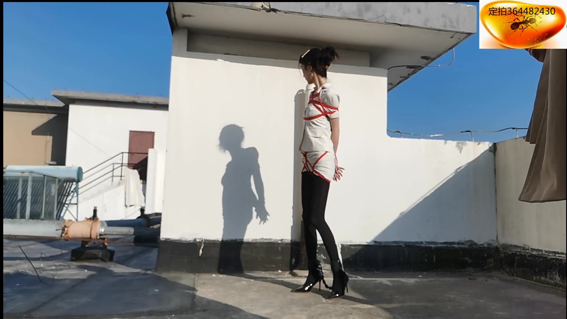 图片[1]-【绳舞飞扬】艳阳下的剪影（橘子紧缚户外)……橘子股绳+脚镣+紧缚户外。第一次看到剪影也很欲 - 视频-5元站-视频-5元站