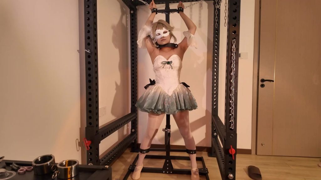 【凛凛蝶】《琳妮特足尖鞋轧带强制踮脚》-海砂— 拘束架放置 龙门架强高踮脚-视频-5元站