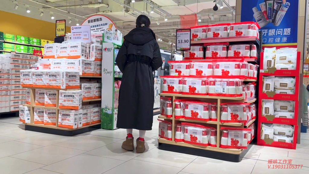 【媚娘工作室】商场露出-视频-5元站