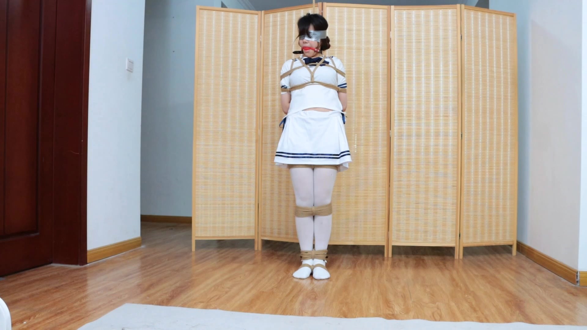 图片[1]-【得意客】单腿跳+不知情的罚站 - 视频-5元站-视频-5元站