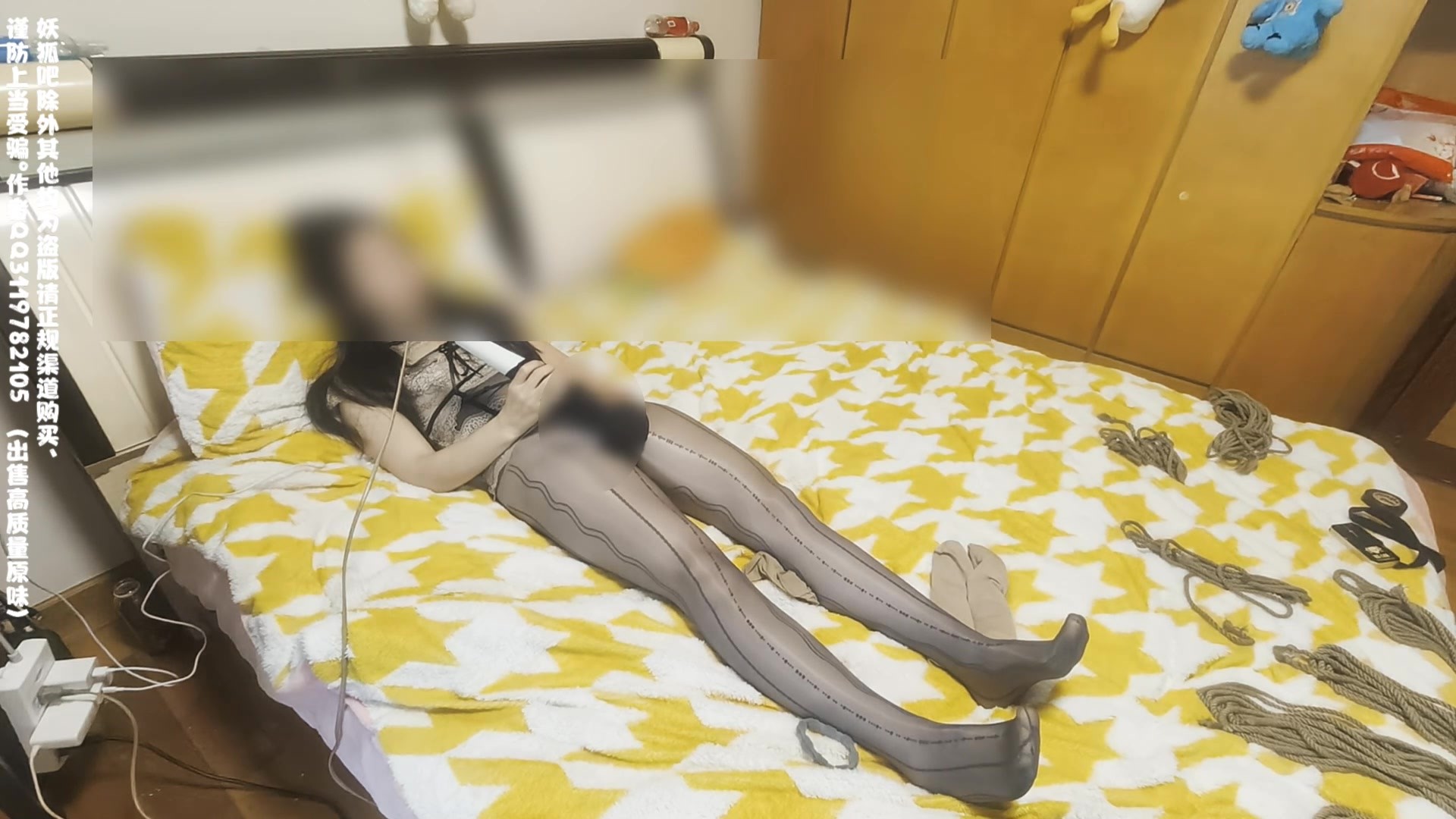 图片[2]-【我的媳妇】246弹、双层灰丝+胶带缠绕+盘腿紧缚挣扎、胶带子夕、R夹虐R、电极片蹂躏+电击电yin、逃无可逃、强制按头深喉口舌侍奉 - 视频-5元站-视频-5元站