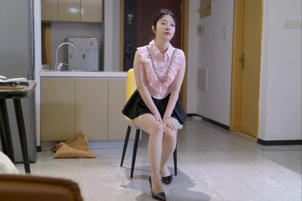 【红鲤鱼】白色胶带捆绑肉丝小姐姐-视频-5元站