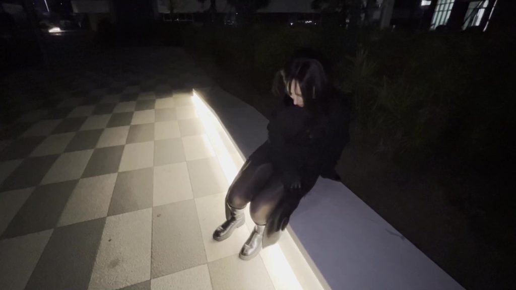 【闪闪工作室】室外与室内-穿高领毛衣的面具女-出差前和出差中的探望-视频-5元站