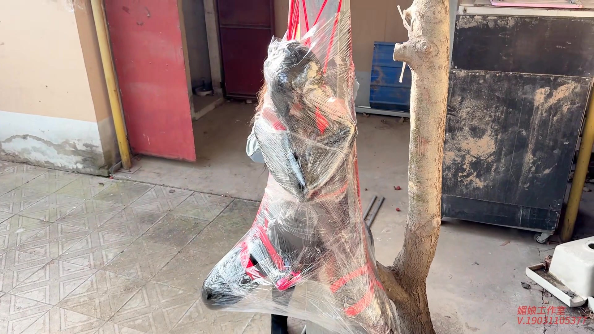 图片[1]-【媚娘工作室】吊缚全包皮质“蚕蛹” - 视频-5元站-视频-5元站