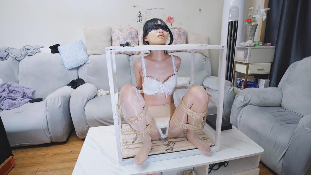 【冷与贝】啵啵贝拘束桌固定调教-视频-5元站