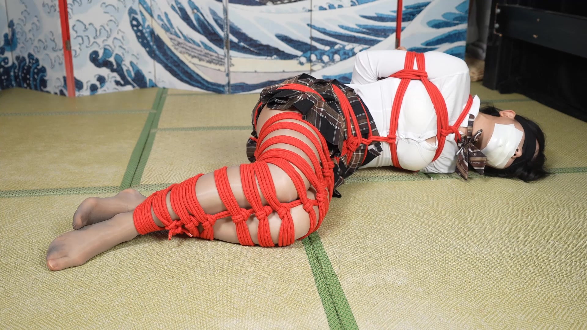 图片[2]-【象人工作室】《小0的独角戏》上，绸带紧缚挣脱+红绳捆绑挣扎吊缚 - 视频-5元站-视频-5元站