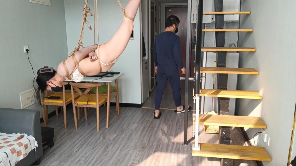 【绯影责束】银色高跟鞋倒吊. - 视频-5元站-视频-5元站